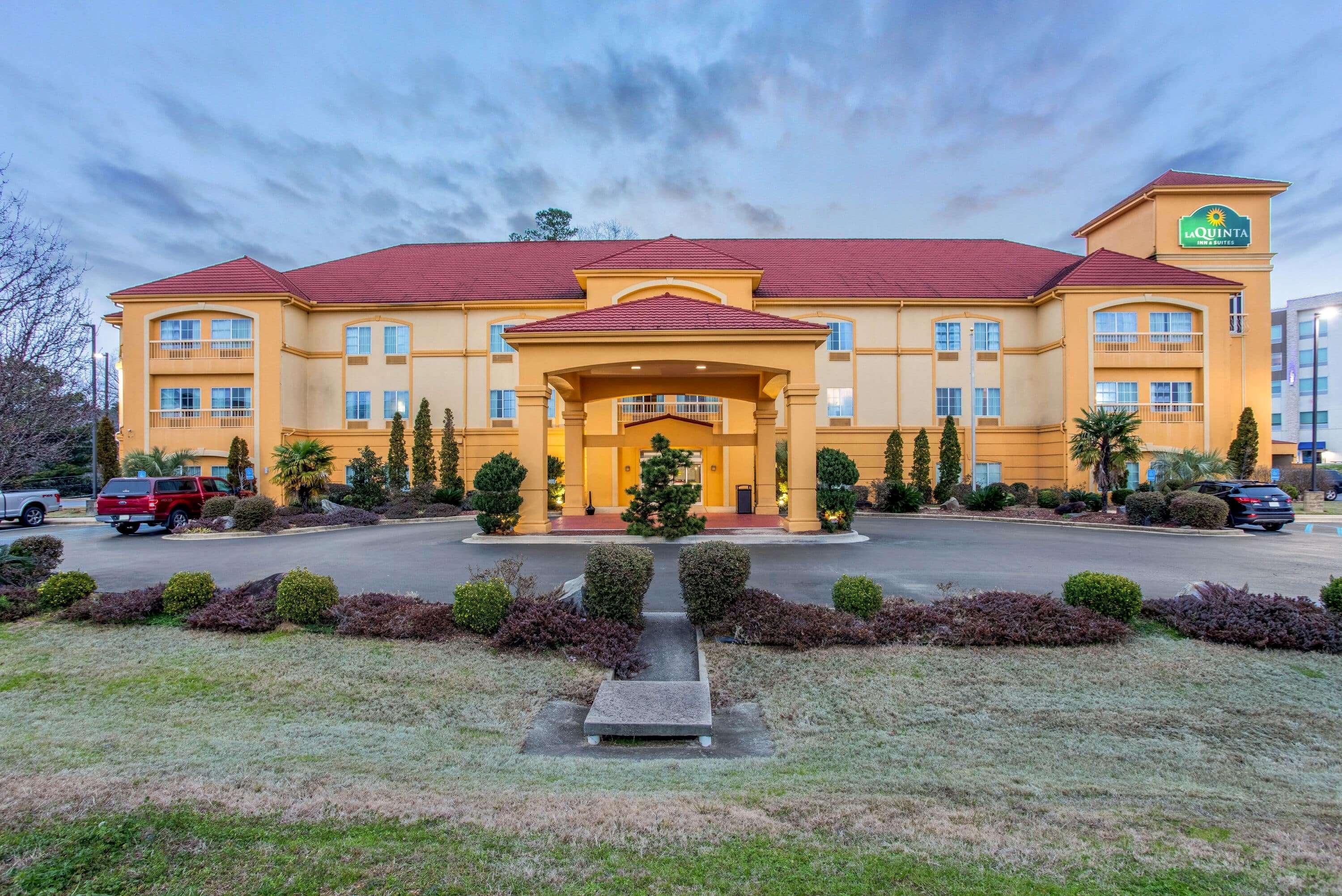 La Quinta Inn & Suites Fultondale Exterior foto