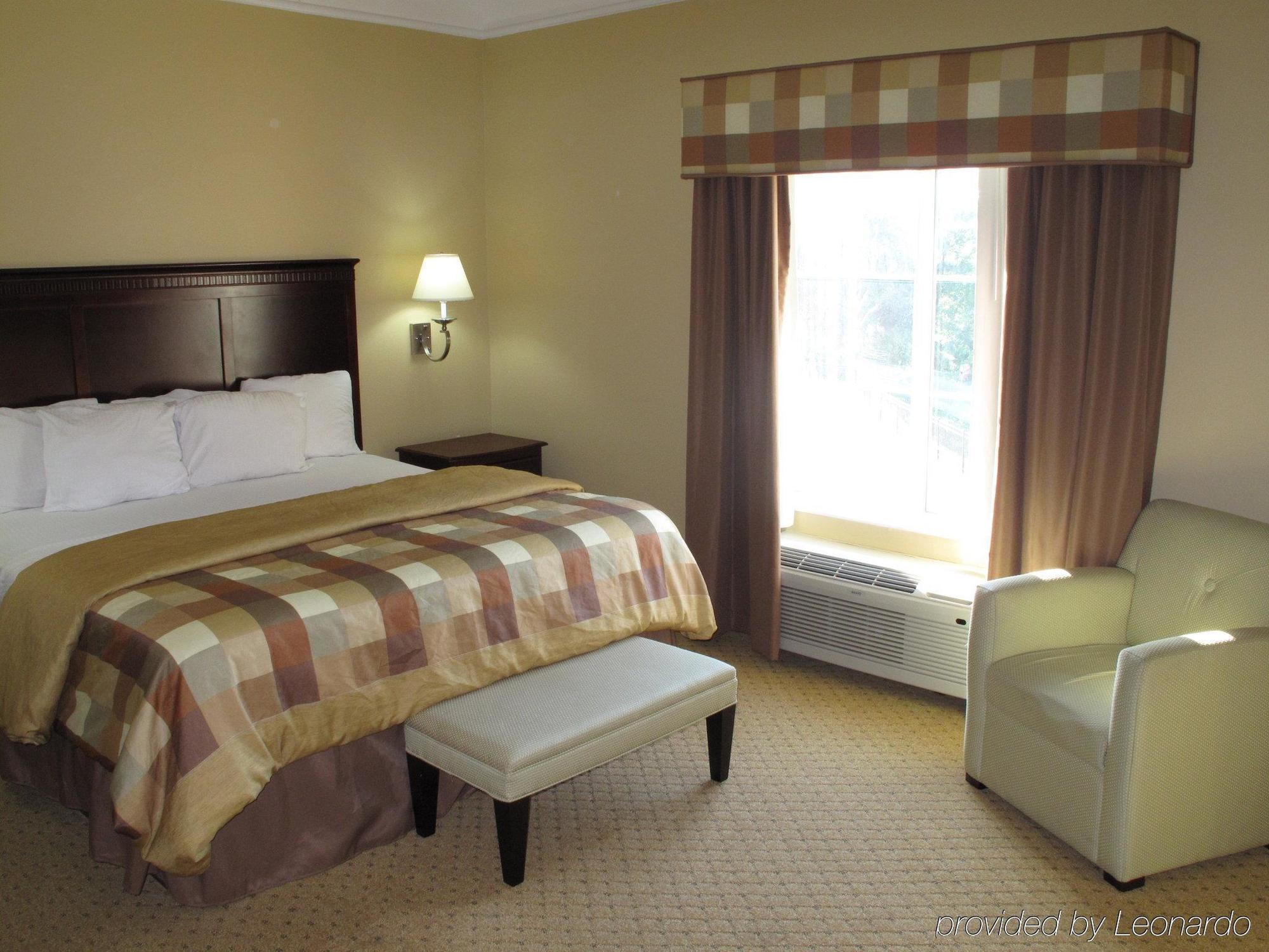 La Quinta Inn & Suites Fultondale Zimmer foto